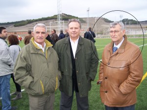 'Coca' en inauguracion campo cesped artificial nuevo complejo deportivo San Miguel con dos viejas glorias del CD Iscar