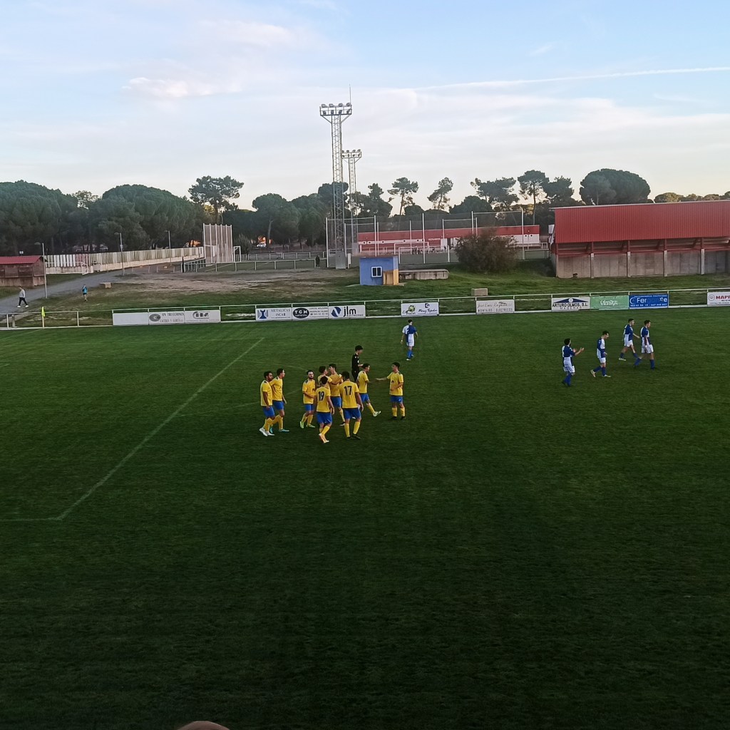2-0: El CD ÍSCAR con 10 vence al&nbsp;Santovenia